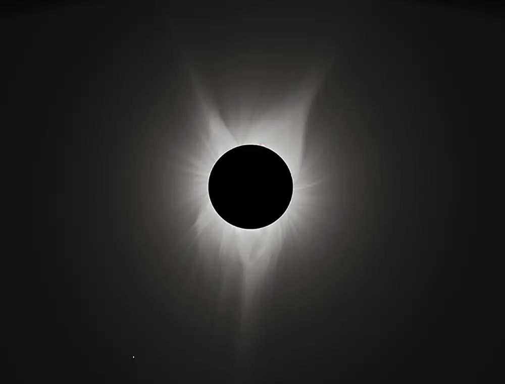 Eclipse total de solar viendo la corona