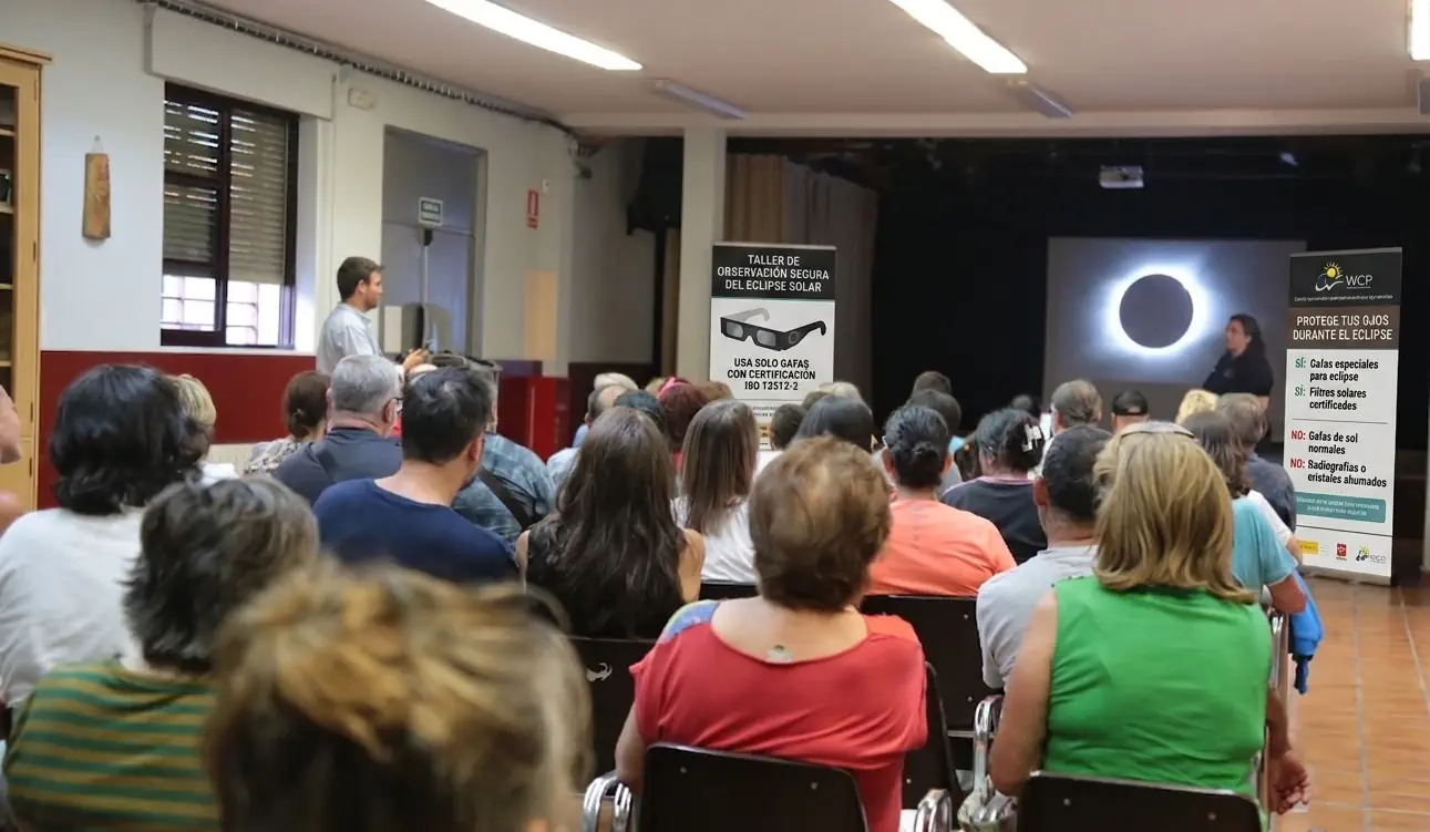 Formación para el trio de eclipses